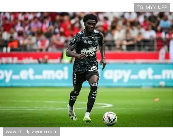 AC米兰签下创造性中卫