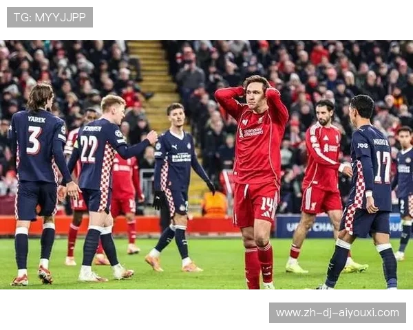 利物浦定位球二传一抢在禁区内形成混乱